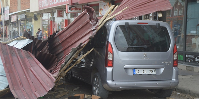 Doğu Anadolu'da şiddetli rüzgar ve fırtına