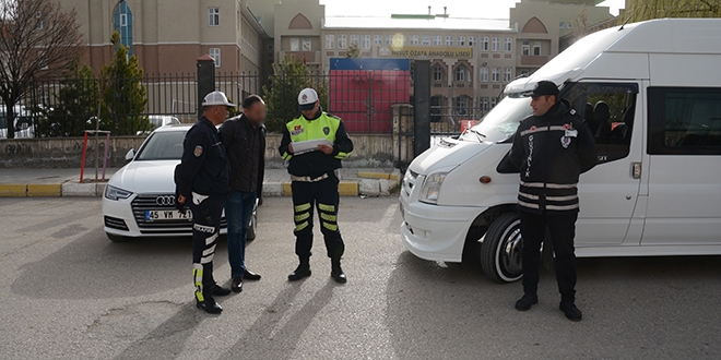 15 bin personelle okulların çevresinde denetim