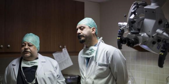 Beyin cerrahisinde dünyanın ilk 'robotik' ameliyatı Türkiye'den
