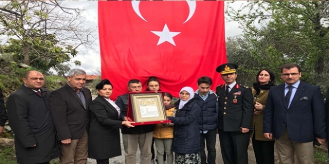 Şehit Uzman Onbaşı'nın ailesine şehadet beratı verildi