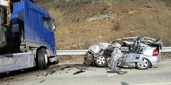 Gümüşhane'de feci kaza: 3 ölü, 1 yaralı