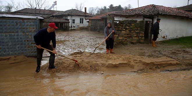 Edirne'de dere taştı, köyü su bastı