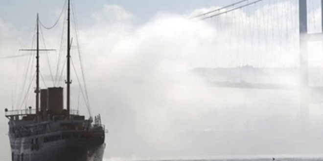 İstanbul Boğaz'ına sis engeli