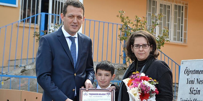 Vefat eden eşinin bilgisayarlarını okula bağışladı