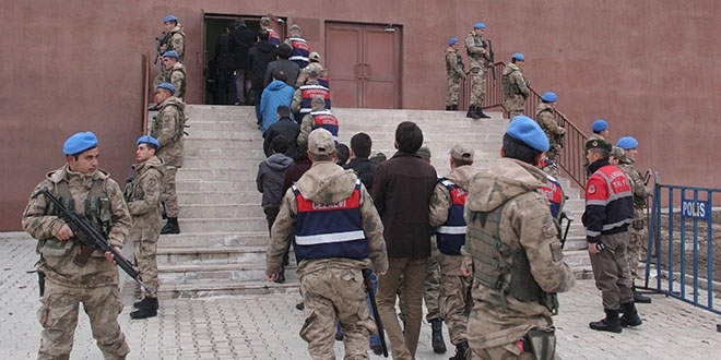 3'ü eski tabur komutanı, 44 asker hakim karşısına çıktı