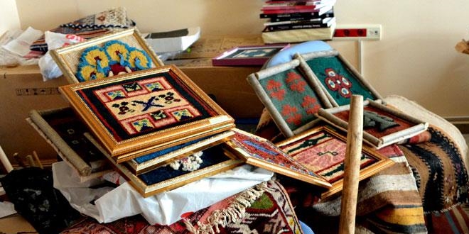 Akademisyenler köyleri dolaşarak tarihi kilimleri topluyor