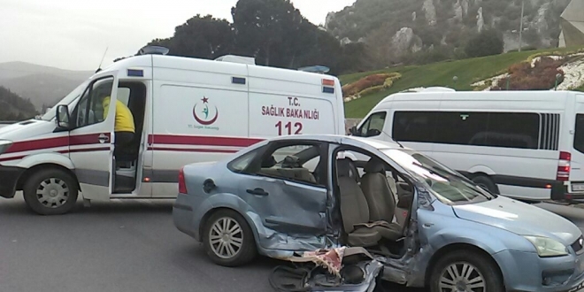 Manisa'da trafik kazası: 1 kişi öldü, 1'i polis 5 yaralı