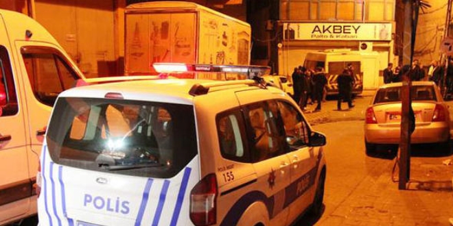 İstanbul'da kahvehaneye silahlı saldırı: Yaralılar var