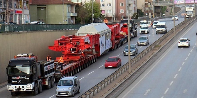 'Dev trafo' karayoluyla taşındı