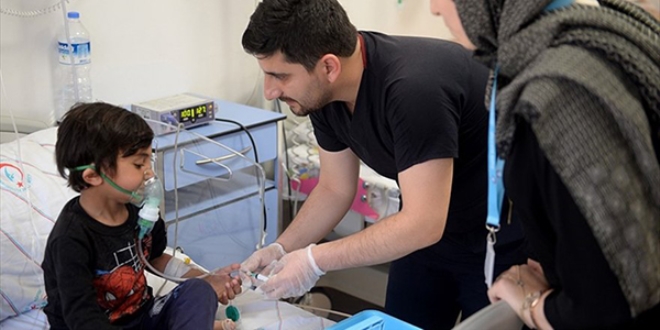 Afrinli çocuğun imdadına Türk doktorları yetişti