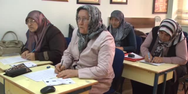 60 yaşından sonra okuma yazma öğreniyor