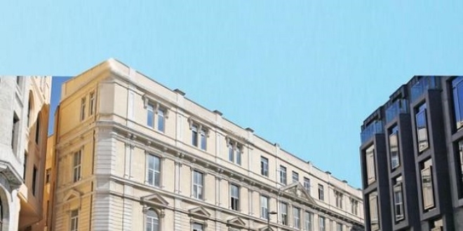 Sirkeci'deki mühürlü tarihi binayı restore edip esnafa kiraladı