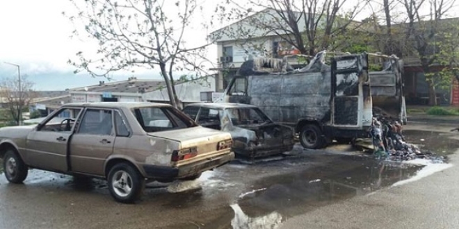 Çaldıkları aracı 3 saat içinde parçalayıp yaktılar