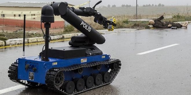 'Çetin' ve 'Kaplan' isimli robotlar polislerin eli kolu oldu