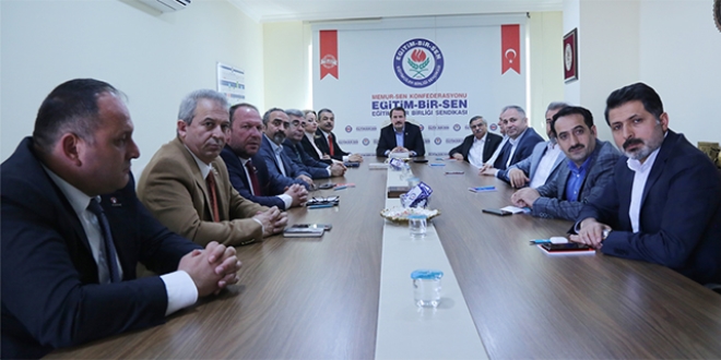 İki eğitim sendikası, mülakatı ve performansı konuştu