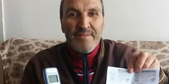 Telefon sipariş etti, maketi geldi
