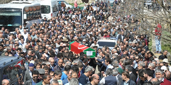 Üniversitedeki katliamda ölen fakülte sekreteri Özmutlu, toprağa verildi