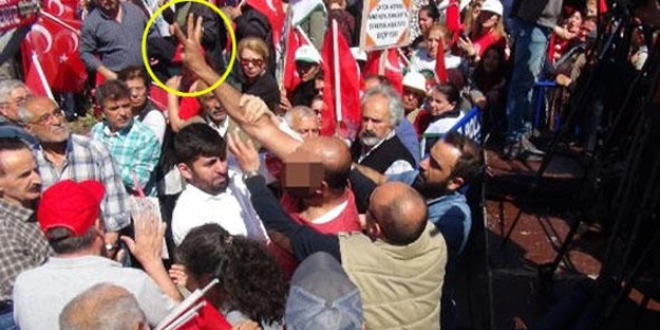CHP mitinginde 'Rabia işareti' gözaltısı