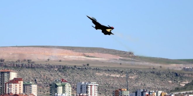 SOLOTÜRK'ten Kayseri'de gösteri uçuşu