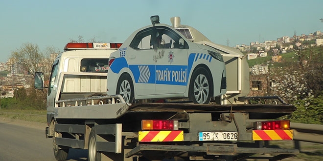 2'nci kez zarar verilen maket polis aracı kaldırıldı