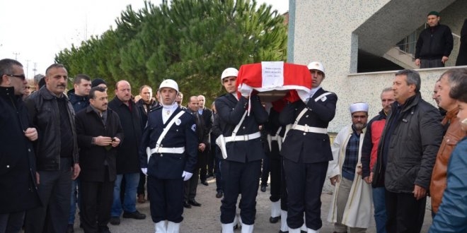 Kalp krizinden ölen polis memuru toprağa verildi