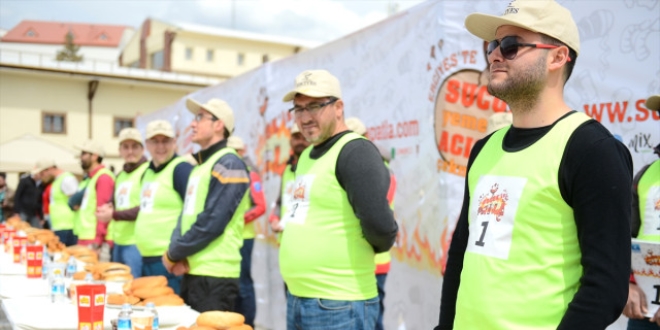 Kayseri'de sucuk yeme yarışması
