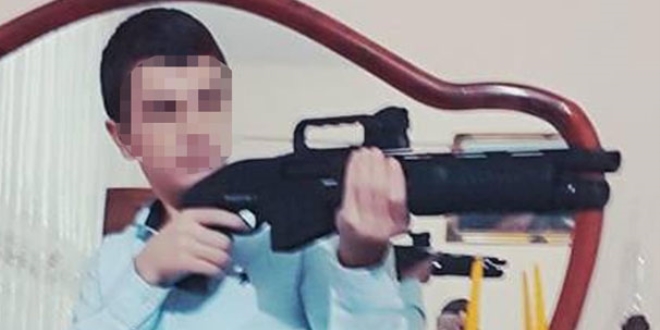 Bu pozu vereyim derken arkadaşını öldürdü