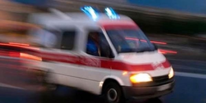 Hamile kadn tayan ambulans devrildi: 6 yaral
