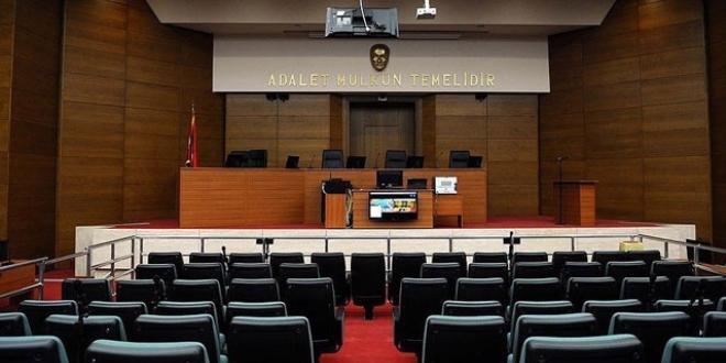Yüksek yargı eski üyeleri hakim karşısında