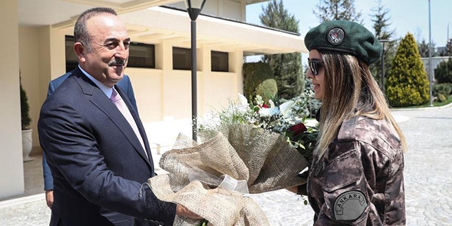 Çavuşoğlu polislerle bir araya geldi