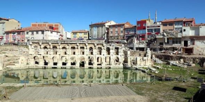 Yozgat'ta 2 bin yıllık Roma Hamamı gün yüzüne çıktı