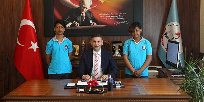 Tesadüfen tanıştıkları müdür sayesinde okullu oldular