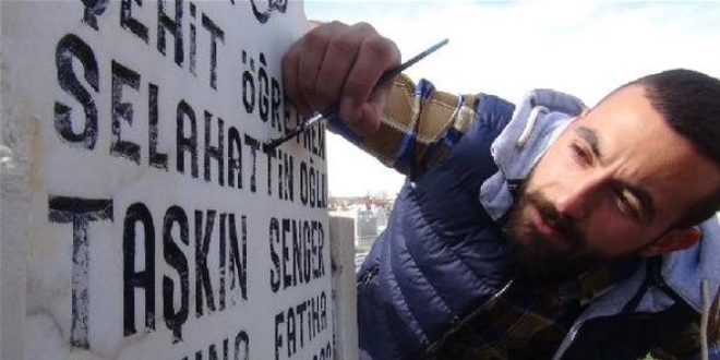 Şehit öğretmenlerin kabirlerini onardılar