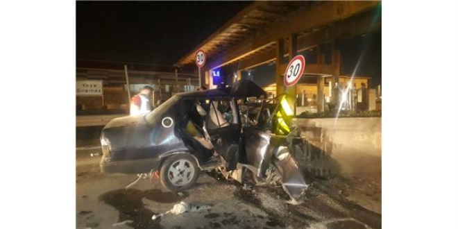 Otoyol gişelerinde bariyere çarpan aracın sürücüsü öldü