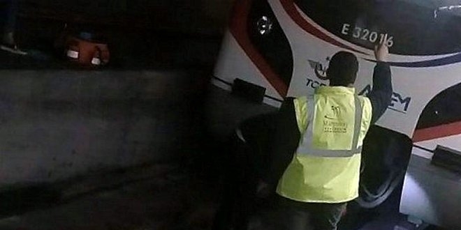Lise öğrencisinin acı sonu, poz verirken trenin önüne düştü