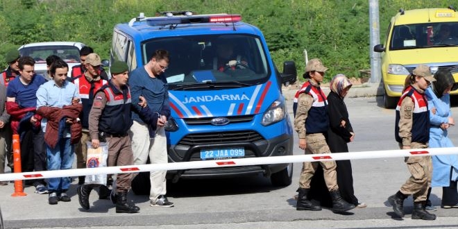 Edirne'de kaçmaya çalışan 11 FETÖ şüphelisi yakalandı