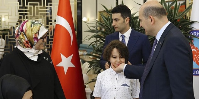 Soylu, şehit eşleri ve çocuklarını ağırladı