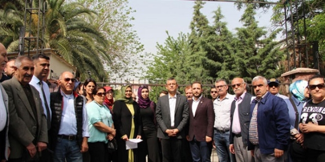 Manisa'da 'Okulumuz kapatılmasın' eylemi