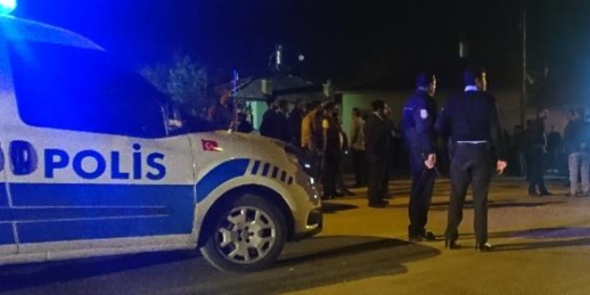 Düğüne uyarıya giden polise saldırdılar
