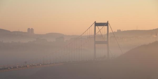 İstanbul Boğazı'nda sis etkili oluyor