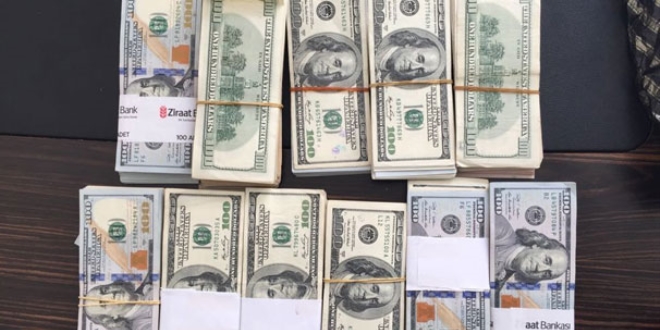 FETÖ'cünün evinde 90 bin dolar para çıktı