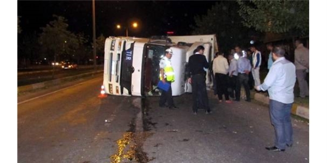 Kaza yapan tırdan 66 bin 562 uyuşturucu hap çıktı