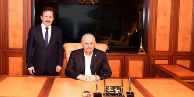 Başbakan Yıldırım, Tuzla Belediyesi'ni ziyaret etti