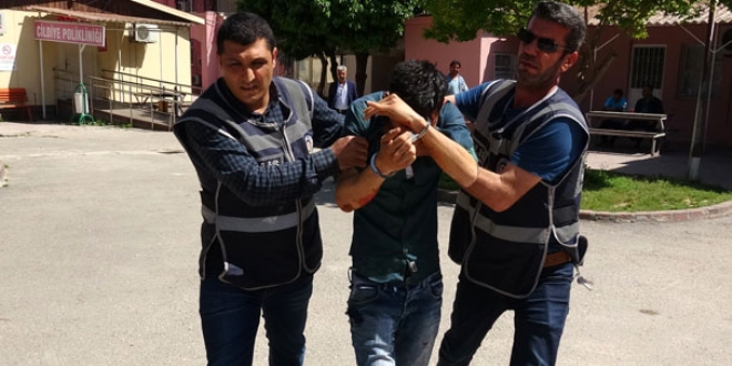 Kendisini savcı olarak tanıtıp, polise gözaltı yaptırdı