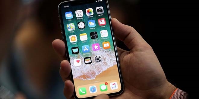 İşte Apple'ın yeni amiral gemisi: iPhone X Gold