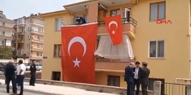 Oğlunun şehit haberini çalıştığı fabrikada aldı