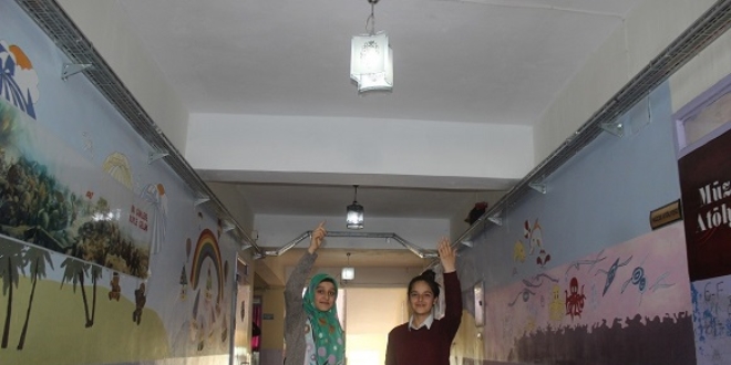 Öğrenciler kendi okullarının elektriğini üretiyor