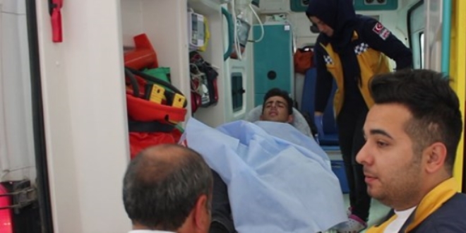 Adana'da okul servisinde bakl kavga: 2 yaral