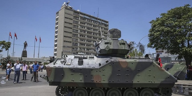 'Darbeciler Emniyete ateş ediyorlardı'