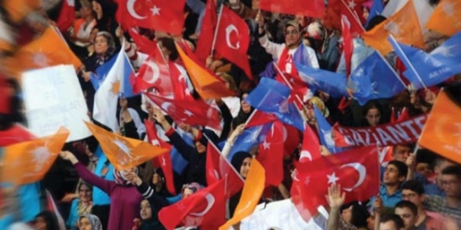 AK Parti, kongreyi erkene çekmeyi tartışıyor